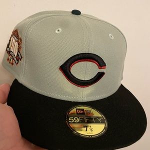 All the right Rushmore Cincinnati reds 150 stockings patch size 7 1/8 Brand new